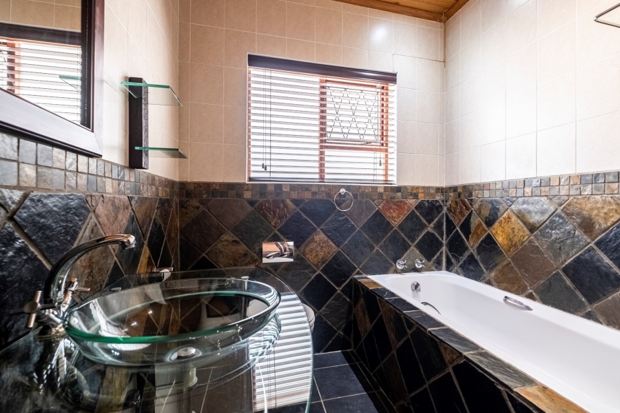To Let 4 Bedroom Property for Rent in Amsterdamhoek Eastern Cape